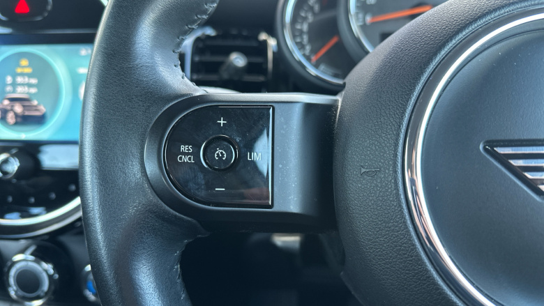 MINI Hatchback 1.5 Cooper Classic 5dr Auto Petrol Hatchback